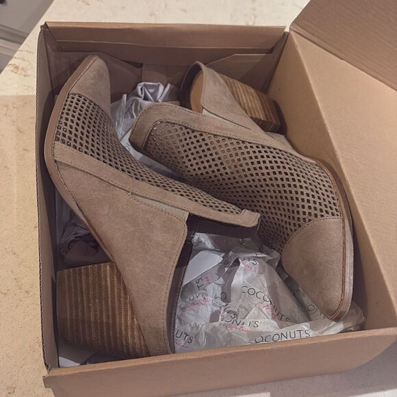 Coconuts by Matisse Call It Taupe slip on heeled mule SZ 8.5 - Picture 11 of 12